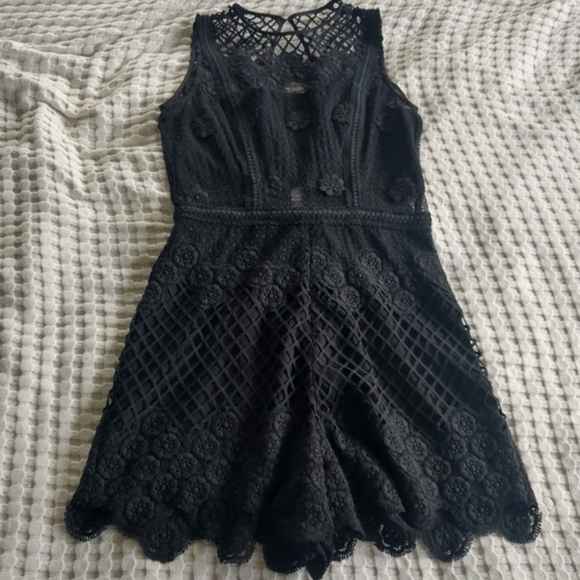 Alexis Lace Cutout Romper Floral XS Sleeveless Lined - Picture 1 of 11
